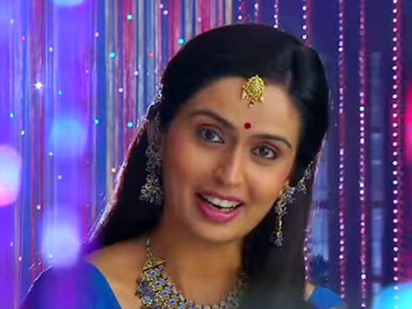 നന്ദിനിയാണ് താരം