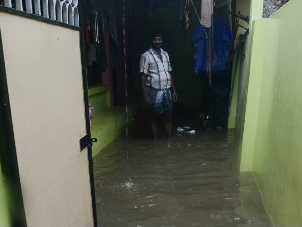 പെയ്യട്ടങ്ങനെ പെയ്യട്ടേ