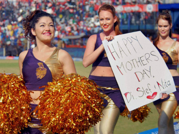 കുറ്റം ക്രിക്കറ്റ് താരങ്ങള്‍ക്ക്