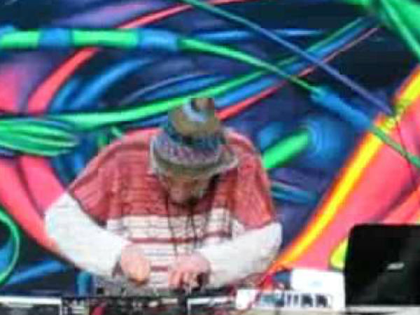 സംഗീതഞ്ജനും അറസ്റ്റില്‍