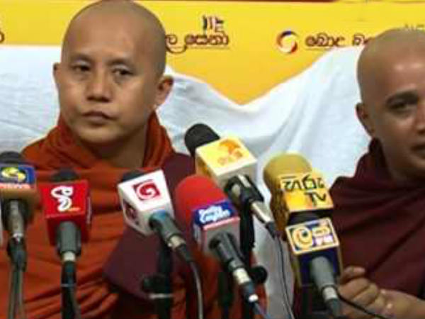 അവര്‍ ചെന്നായ്ക്കള്‍