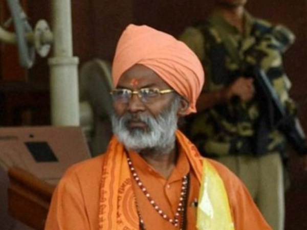 വിവാദ എംപി