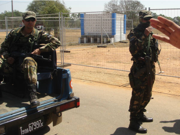  ഇഴഞ്ഞ് നീങ്ങി