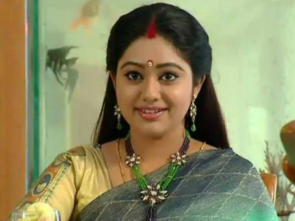 സീരിയല്‍ നടിയല്ലേ അവള്‍ക്കിത്ര മതി...