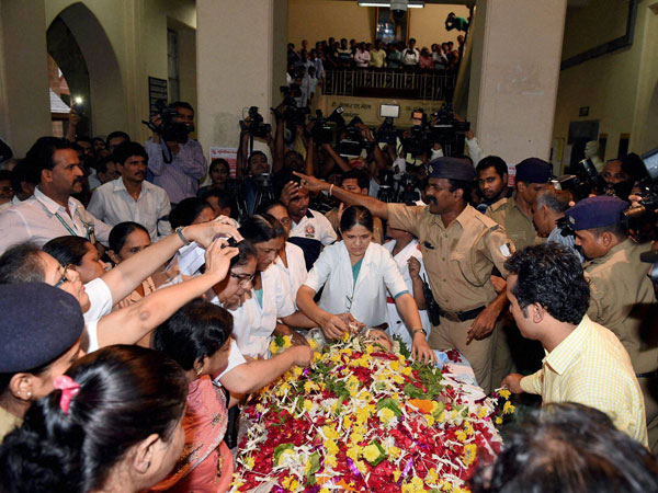 aruna-shanbags-funeral