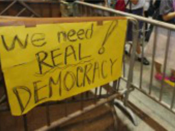 ജനാധിപത്യത്തെ 