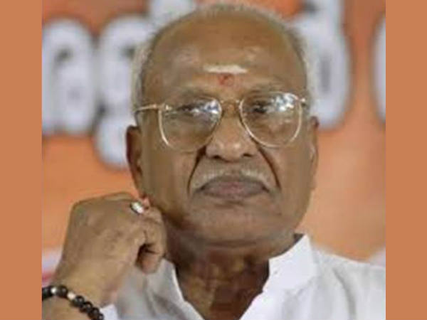  ഒറ്റയ്ക്ക് നിന്നു