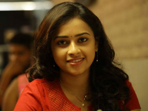 നടി തിരക്കിലാണ്