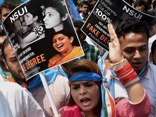 നേതാക്കളെല്ലാവരും മുന്നിലാണ്