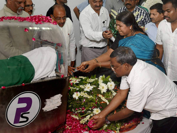 കാണാനെത്തിയത് ഒരുലക്ഷം പേര് കാണാനെത്തിയത് ഒരുലക്ഷം പേര്