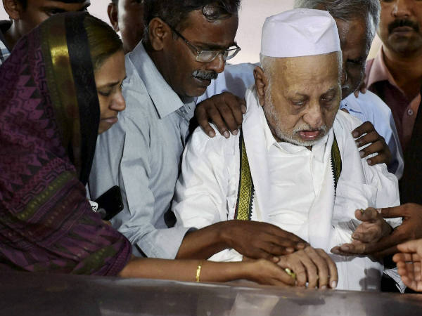 വിങ്ങിപ്പൊട്ടി സഹോദരന് വിങ്ങിപ്പൊട്ടി സഹോദരന്