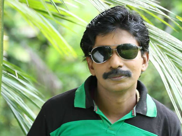 തിരിഞ്ഞു നോക്കി കുനിഞ്ഞു നോക്കി