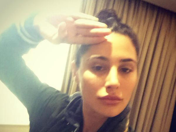 സെല്ഫിയുമായി നര്ഗീസ് സെല്ഫിയുമായി നര്ഗീസ്