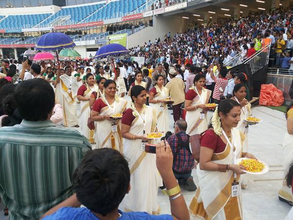 ആഘോഷമായി അബുദാബിയിലെ അമ്പലം ആഘോഷമായി അബുദാബിയിലെ അമ്പലം