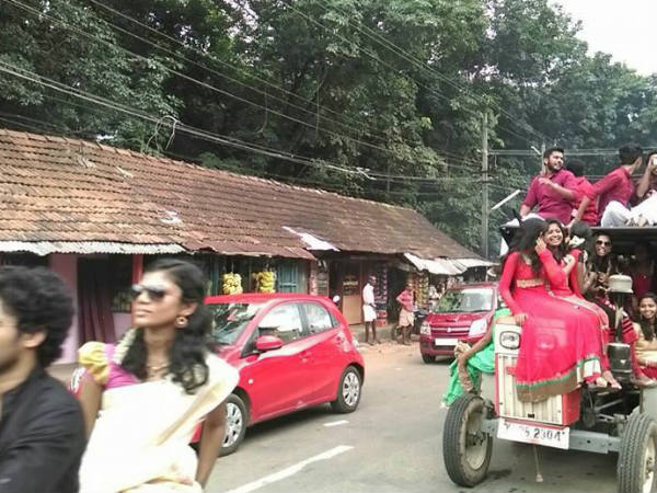 എന്തിനാണ് ജെസിബിയും ക്രെയിനും ട്രാക്ടറും