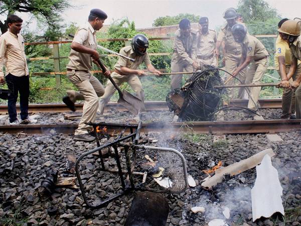 പ്രതിഷേധം, പ്രകടനങ്ങള്‍