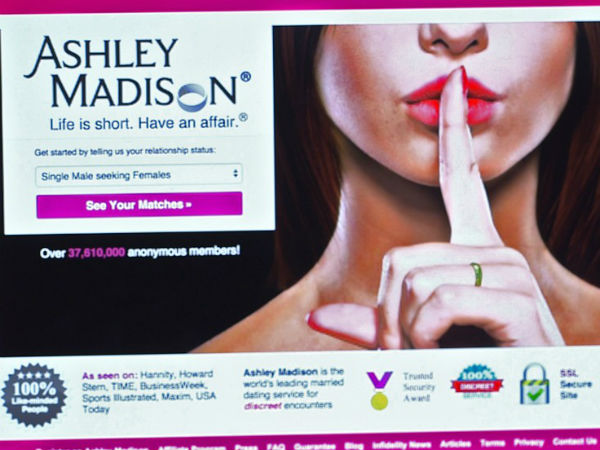 വ്യാജകളത്രെ... വ്യാജകള്‍!