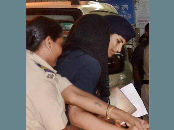 പരസ്പരം കുറ്റപ്പെടുത്തി ഇന്ദ്രാണിയും ഖന്നയും