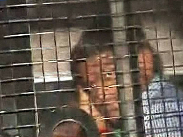 പട്ടേല്‍ വിവാദനായകന്‍