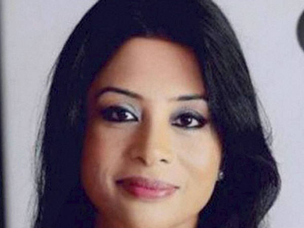 രണ്ട് വിവാഹങ്ങള്‍