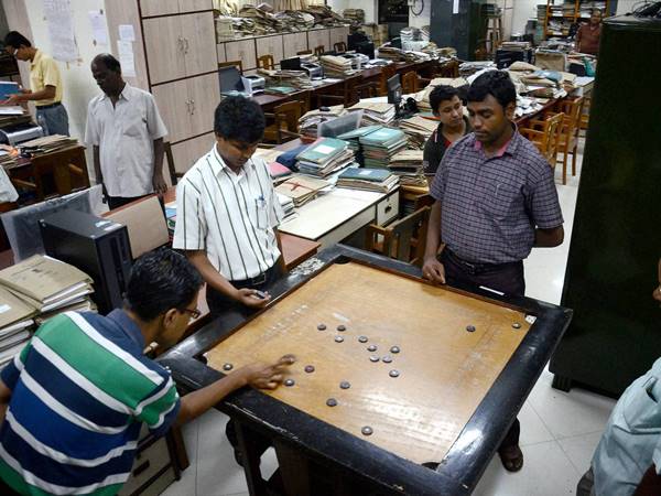 കുറച്ച് കാരംസ് കളിച്ചാലോ