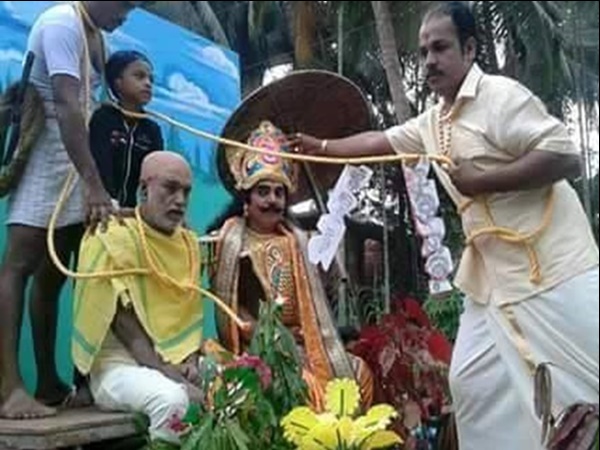 കഴുത്തില്‍ കത്തിയും വെച്ചു