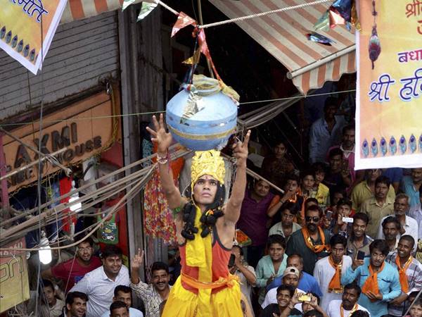 ഫാസിസത്തിനെതിരെ പോരാടി