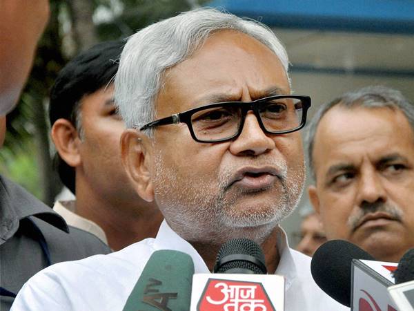 പിന്നാലെയുണ്ട് നിതീഷ് കുമാര്‍