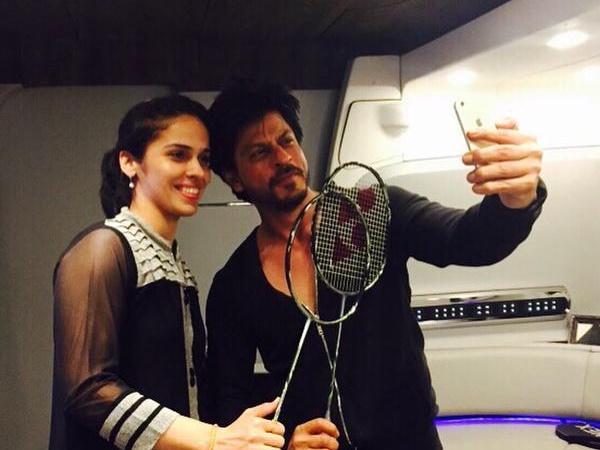 ഷാരൂഖിനൊപ്പം സെല്‍ഫി