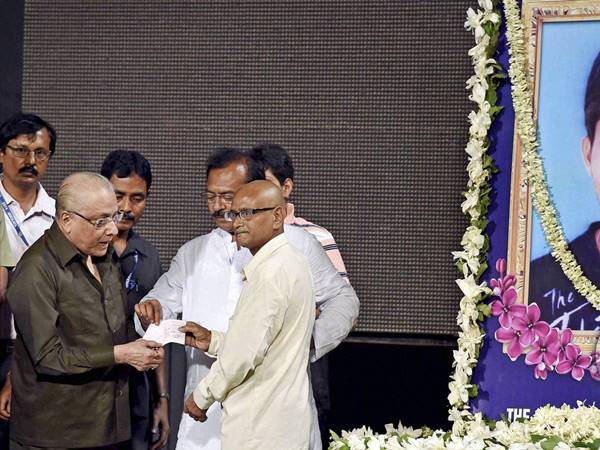 വിക്കറ്റ് കീപ്പര്‍ ബാറ്റ്‌സ്മാന്‍