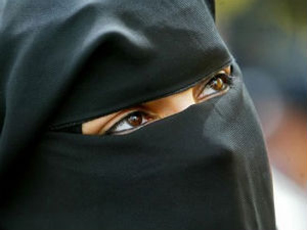 മുസ്ലിമായിരിക്കണം ഡോക്ടര്‍