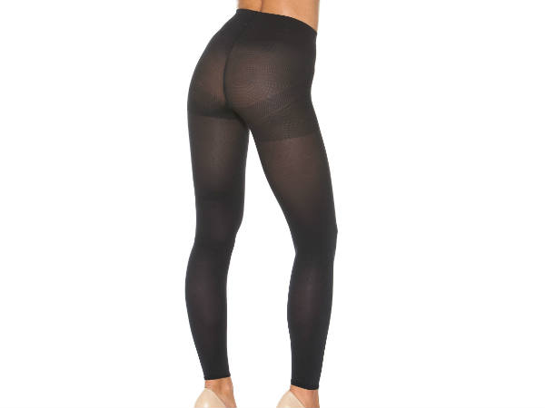 ലെഗിംഗ്‌സ് അശ്ലീലം, യുവാക്കള്‍...