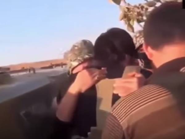 പൊട്ടിക്കരയുന്നു പൊട്ടിക്കരയുന്നു