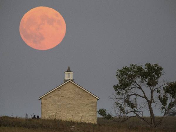 അയ്യായിരം കിലോമീറ്റര്‍ അകലെ?