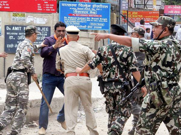 അനിയനെയും വിളിച്ചിറക്കി