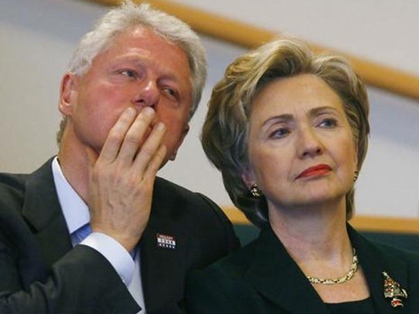 ഹിലരി ബില്‍ ക്ലിന്റണ്‍റെ മുഖത്തടിച്ചു