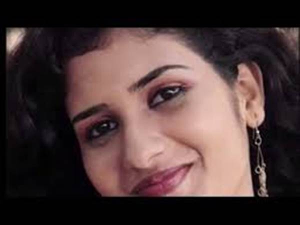 നാട് വിട്ടു