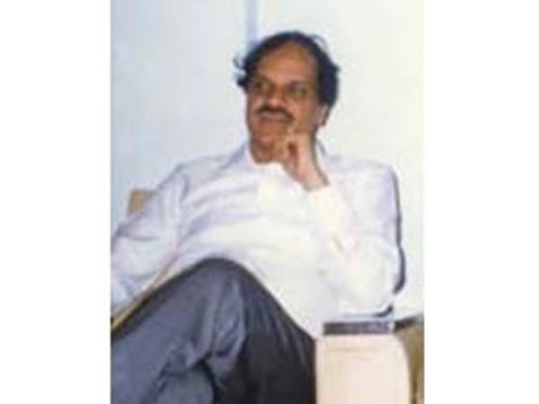 പിന്നില്‍ ഗൂഢാലോചന