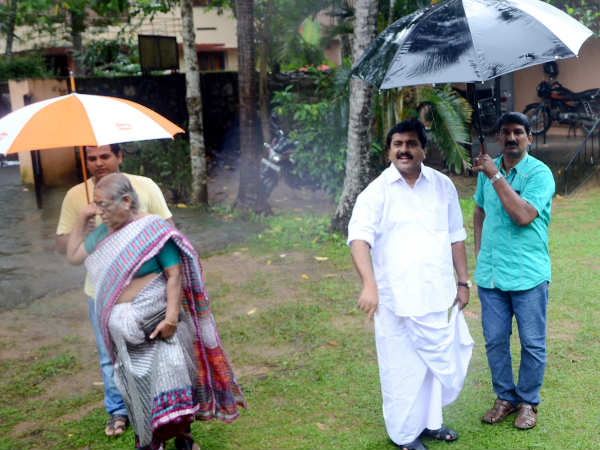 ഇങ്ങോട്ടു വാാാ.....