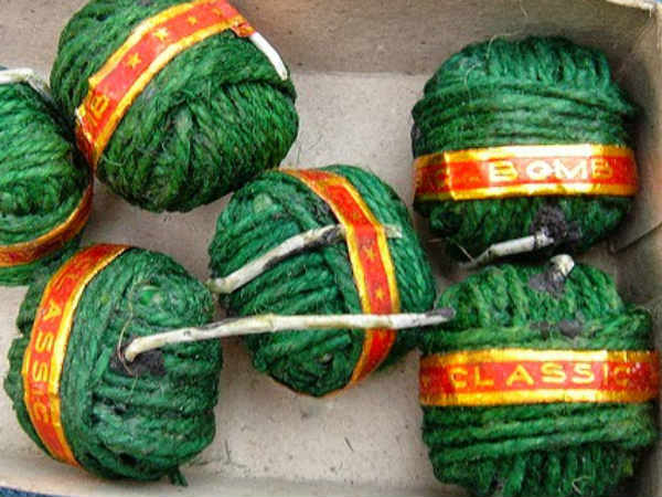  പടക്കങ്ങള്‍ പൊട്ടിക്കാം രാത്രി വേണ്ട 