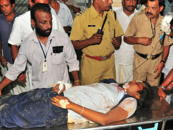 32 പേര്‍ക്ക് പരിക്കേറ്റു