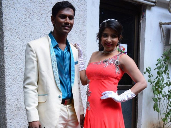 അഭിനയത്തില്‍ അരങ്ങേറ്റം