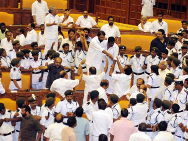 കുറ്റക്കാരായ എം എല്‍ എമാർ