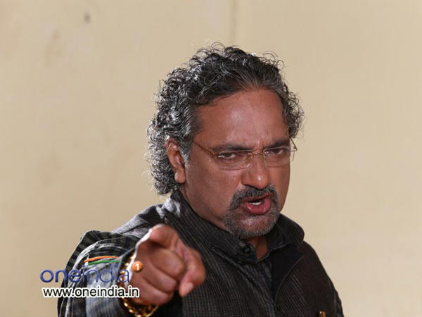 ചിത്രത്തില്‍ ജോയ് മാത്യുവും