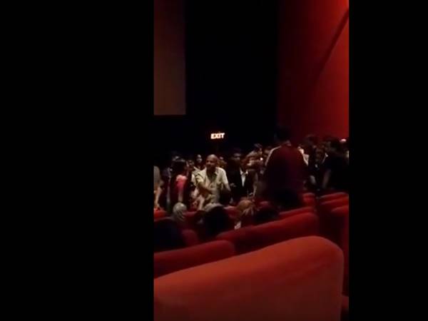 തിയേറ്ററുകളില്‍ നിന്ന് കുടുംബത്തെ ഇറക്കിവിട്ടത്