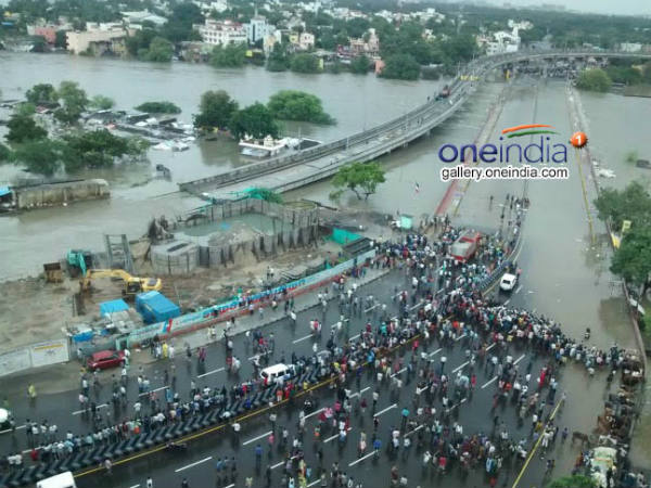 നാശം വിതച്ച് പേമാരി