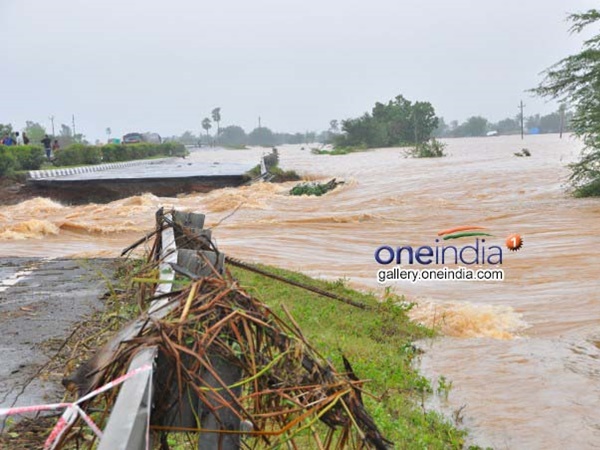 നദി കരകവിഞ്ഞൊഴുകുന്നു