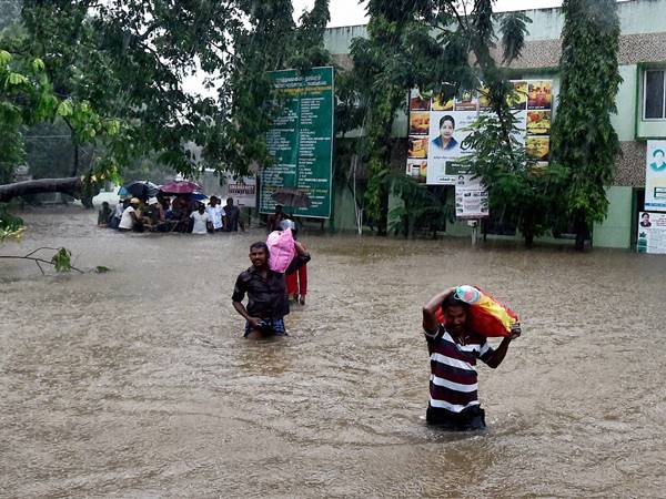 കയ്യേറ്റം, അനധികൃത നിര്‍മാണം