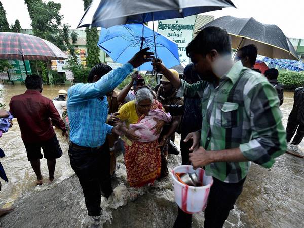 താരങ്ങളും രക്ഷാപ്രവര്‍ത്തനത്തില്‍