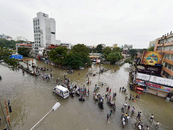 യാത്രാ സര്‍വ്വീസുകള്‍ നിശ്ചലം